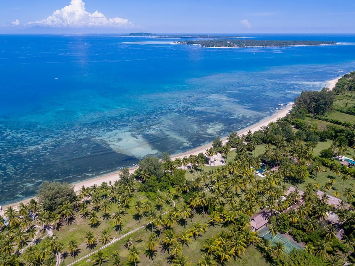 Villa Sira Beach House, Lombok - 6br (best price 2026) — private villa in Lombok, Bali